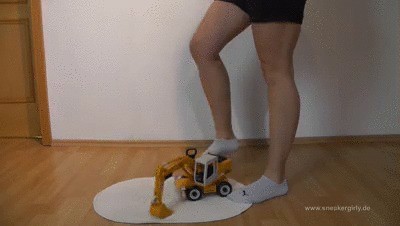 Sneaker-girl Denise – Crushing An Excavator