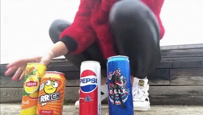 Sneaker-girl Crimson Queen – Crushing Cans