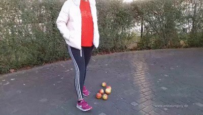 Sneaker-girl Zoey – Crushing Some Apples