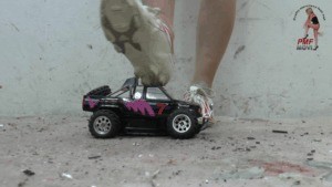 Soccers Vs Rc-car