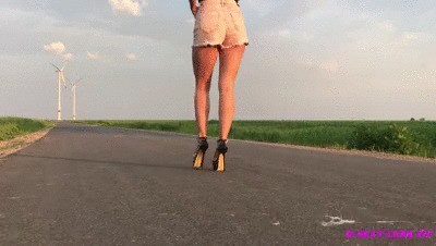 Plateau Heels Walking