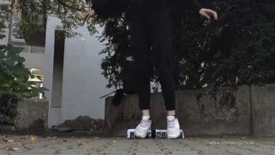 Sneakergirl – Fucktoy Bus Crush