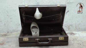 Briefcase Under High High-heeled shoes 3