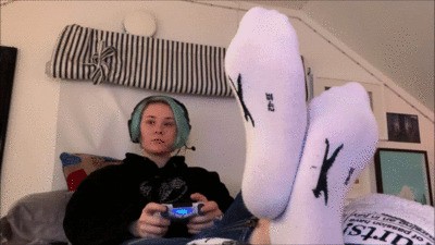 Swedish Gamer Woman Emma’s Massive Feet