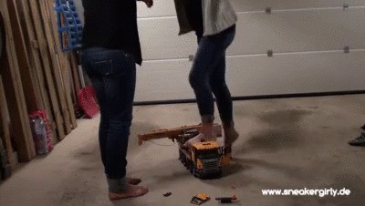 2 Chicks Vs Bruder Toy Cars